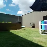 Casa Aconchegante Com Piscina E Bem Localizada