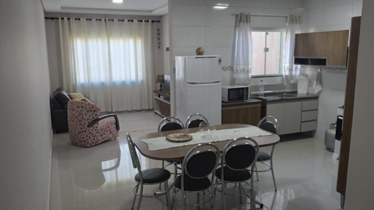 Сasa de vacaciones Casa Aconchegante Com Piscina E Bem Localizada