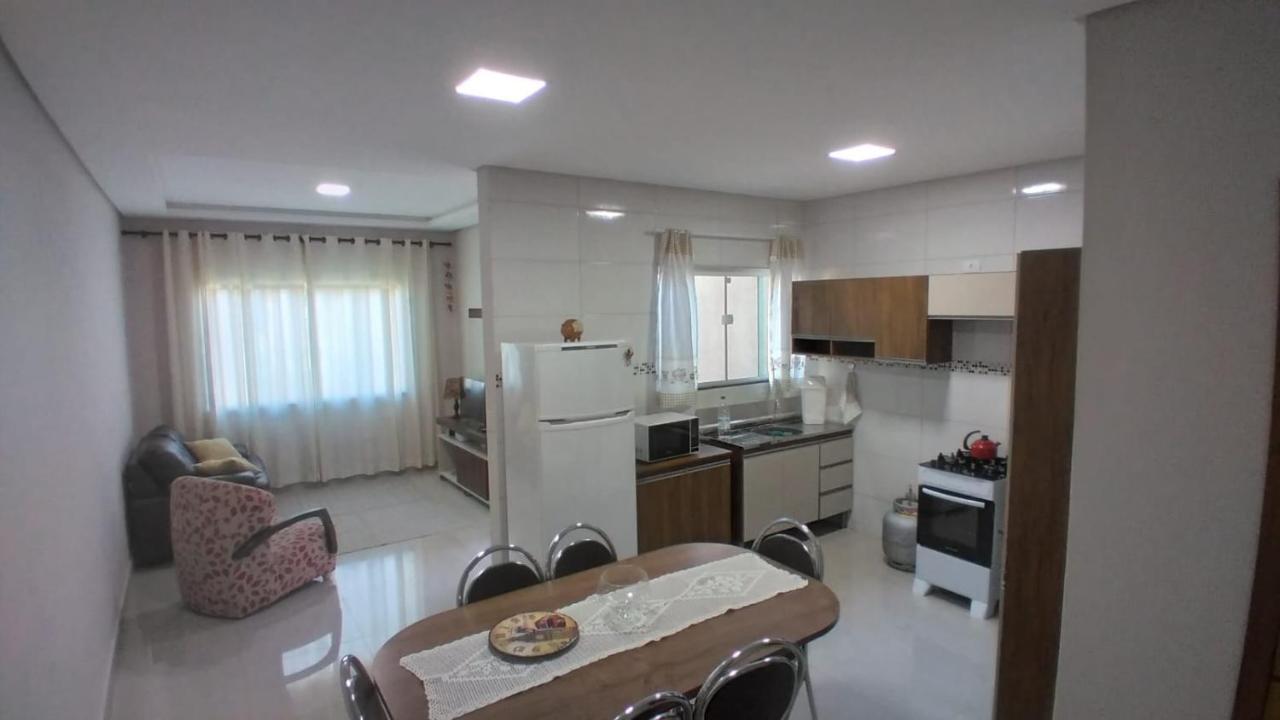 Сasa de vacaciones Casa Aconchegante Com Piscina E Bem Localizada *